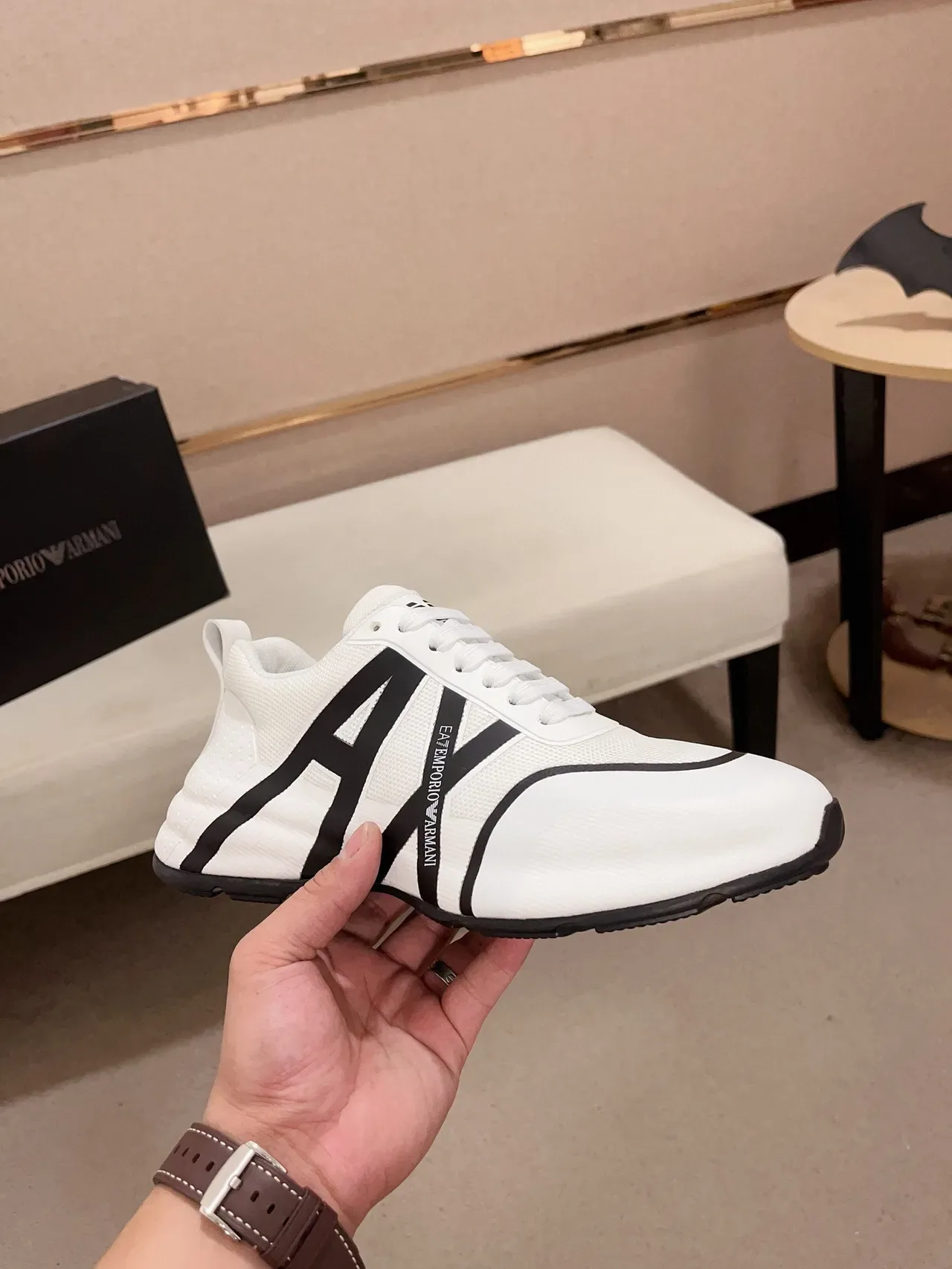 Emporio Armani Blanco Negro Malla Superior Listras Monograma Bold Zapatillas Lifestyle 4