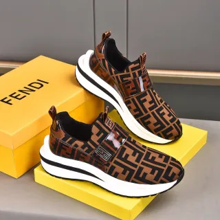 Fendi 棕色黑色印花针织鞋面一脚蹬结构生活方式运动鞋