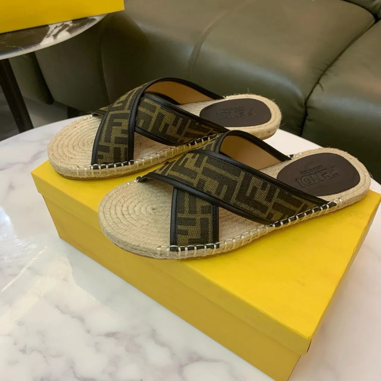 Fendi FF Espadrille Slides Bege Preto Tiras Cruzadas Monograma Tela Chinelos 2