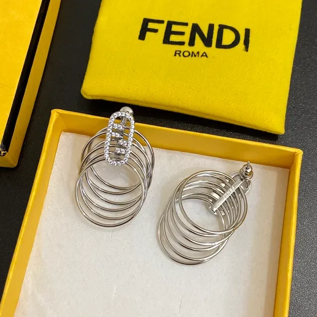 Fendi FF Logo ক্রিস্টাল মাল্টি-হুপ ইয়াররিংস 2