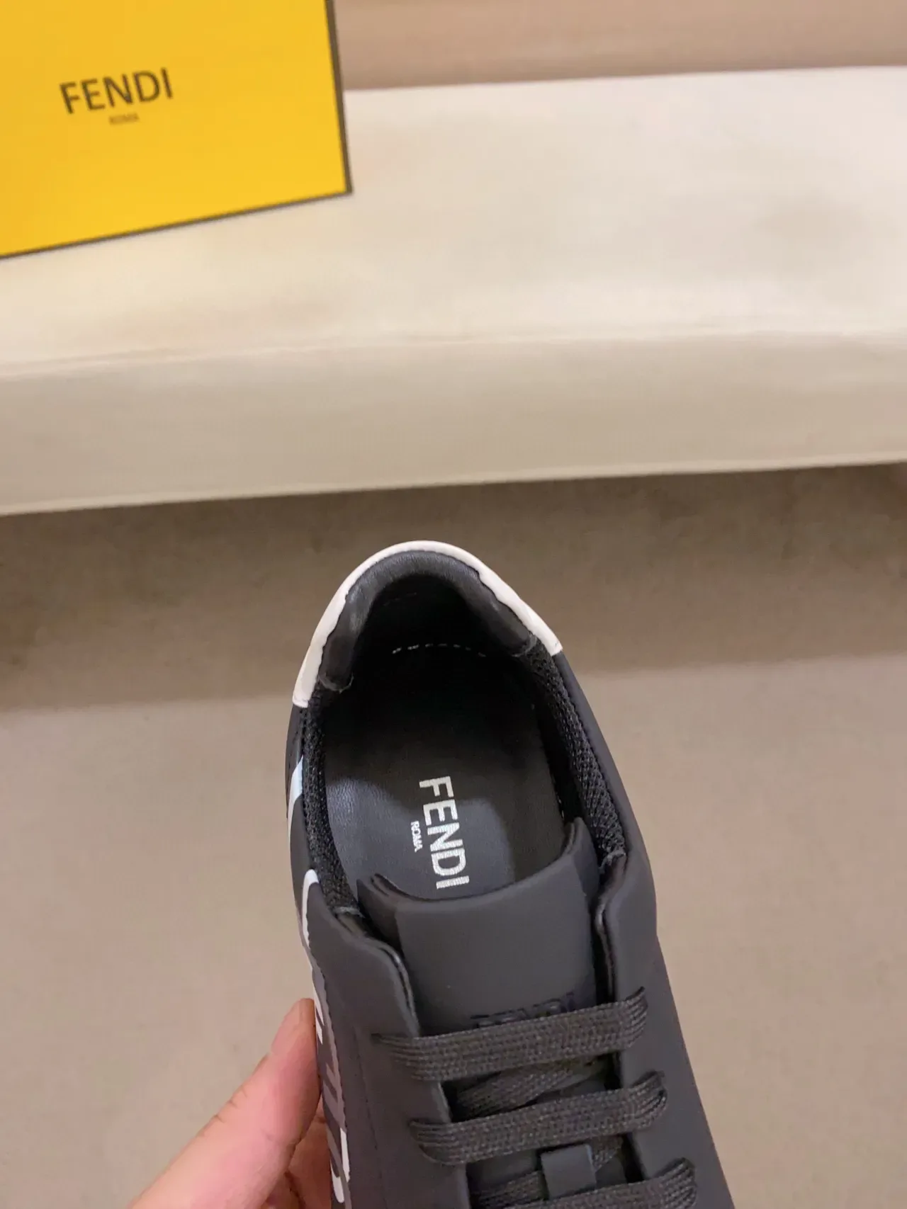 Fendi FF Logo কালো সাদা লো টপ সাইড প্যানেল লাইফস্টাইল স্নিকার 5