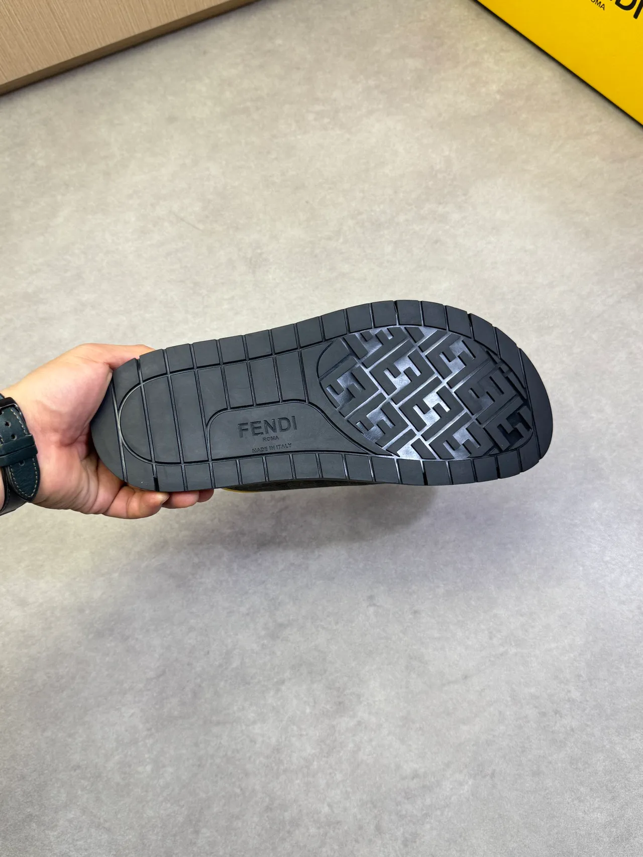 Fendi FF स्लाइड मोनोग्राम कैनवास प्लेटफॉर्म स्लिपर्स 2