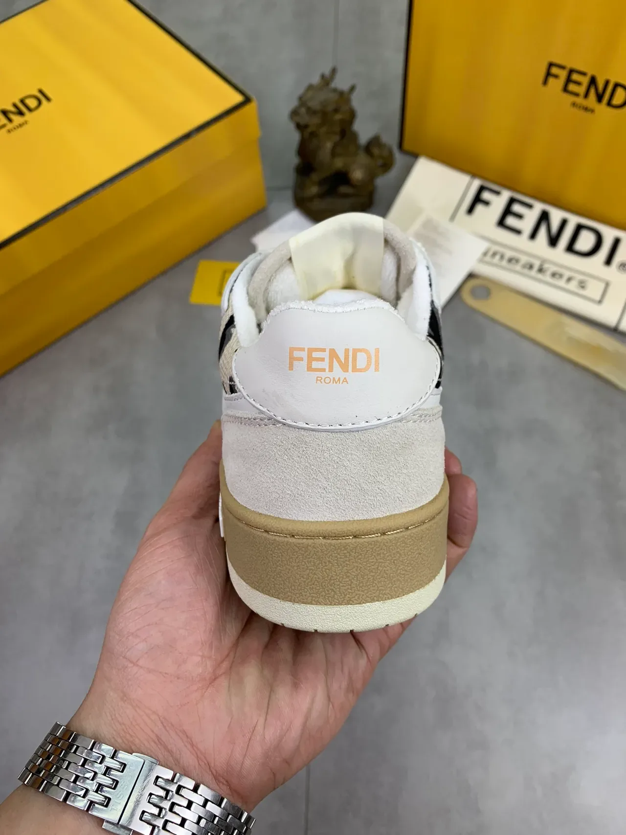 Fendi First Beige et Noir Baskets Low-Top Suede et Jacquard 3