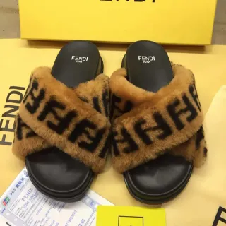 Fendi Slides en fourrure marron noir FF Monogram Pantoufles