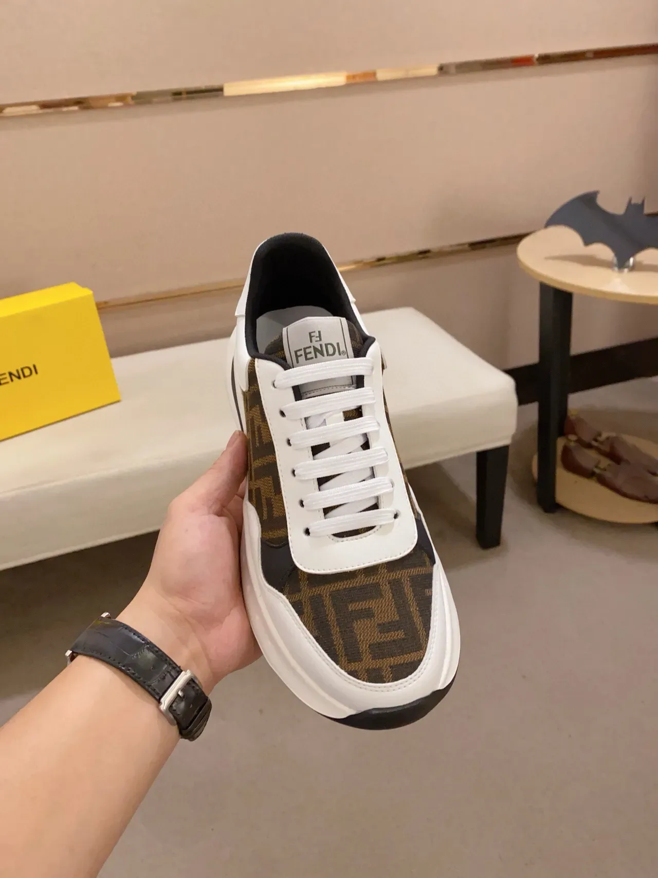 Fendi Mania Zapatillas Chunky Blancas y Marrones con upper monogramado y suela Air-Cushion 2