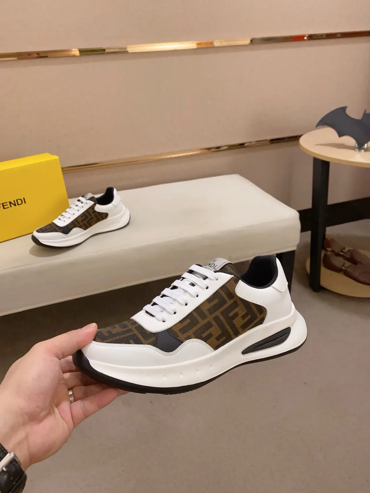 Fendi Mania Zapatillas Chunky Blancas y Marrones con upper monogramado y suela Air-Cushion 3