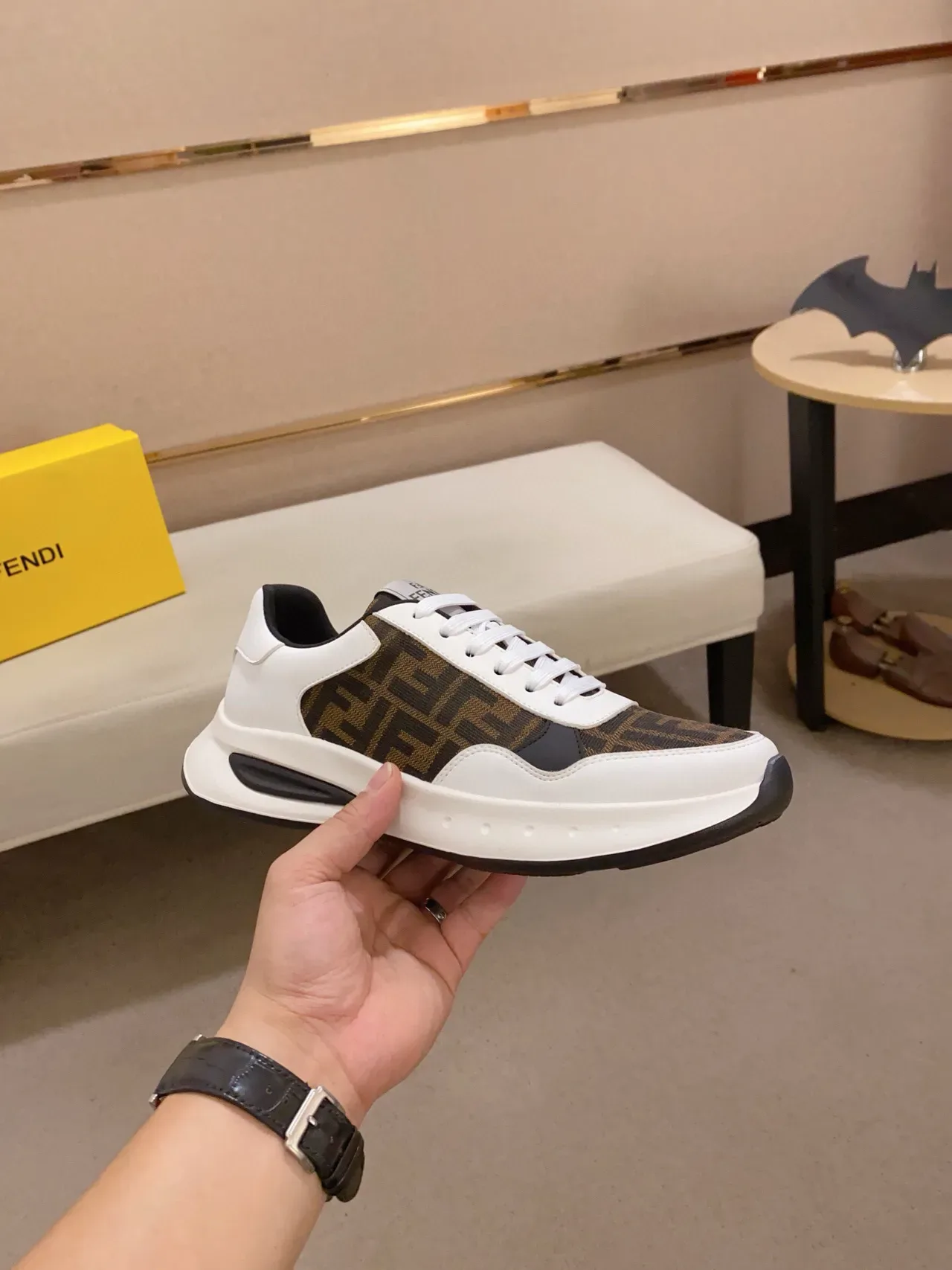 Fendi Mania Zapatillas Chunky Blancas y Marrones con upper monogramado y suela Air-Cushion 4