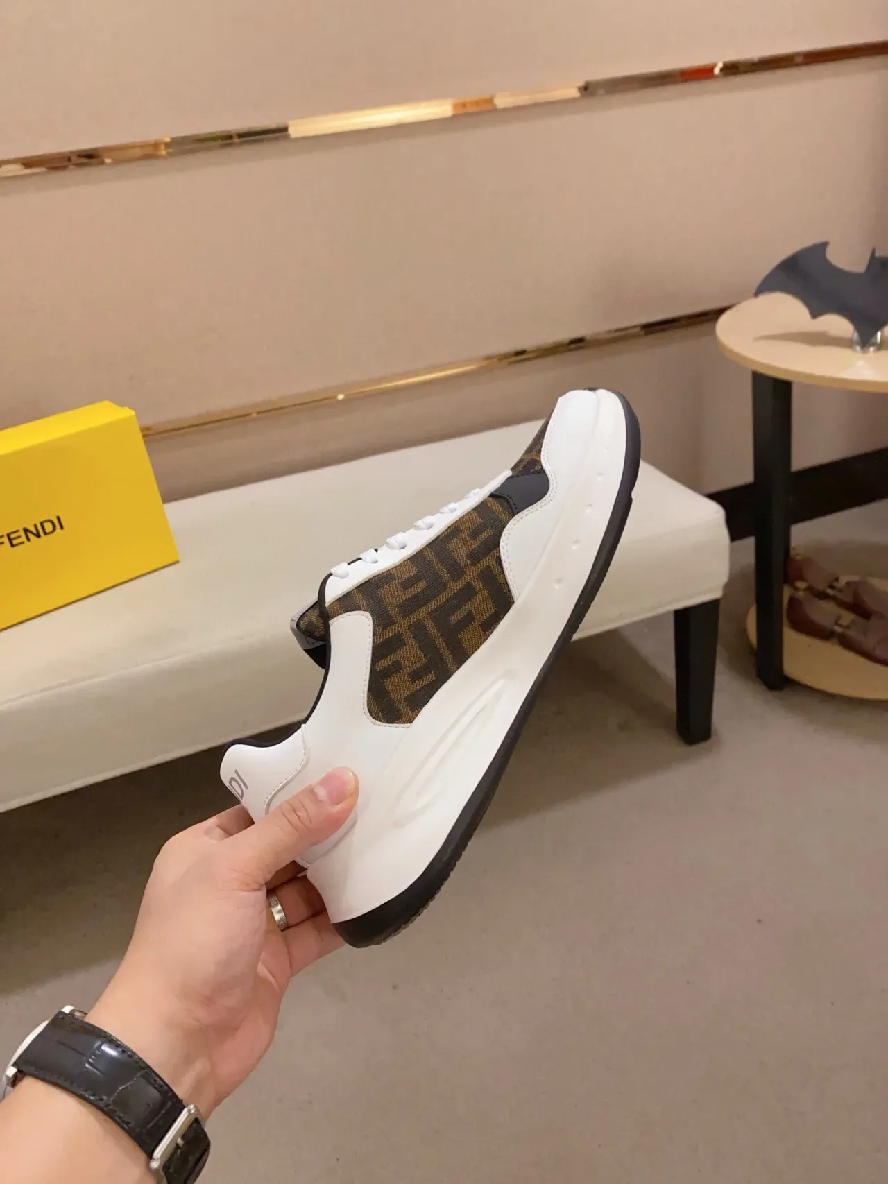 Fendi Mania Zapatillas Chunky Blancas y Marrones con upper monogramado y suela Air-Cushion 5
