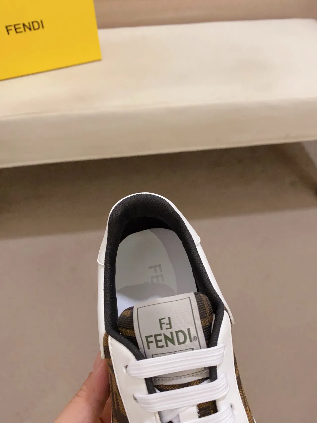 Fendi Mania Zapatillas Chunky Blancas y Marrones con upper monogramado y suela Air-Cushion 6