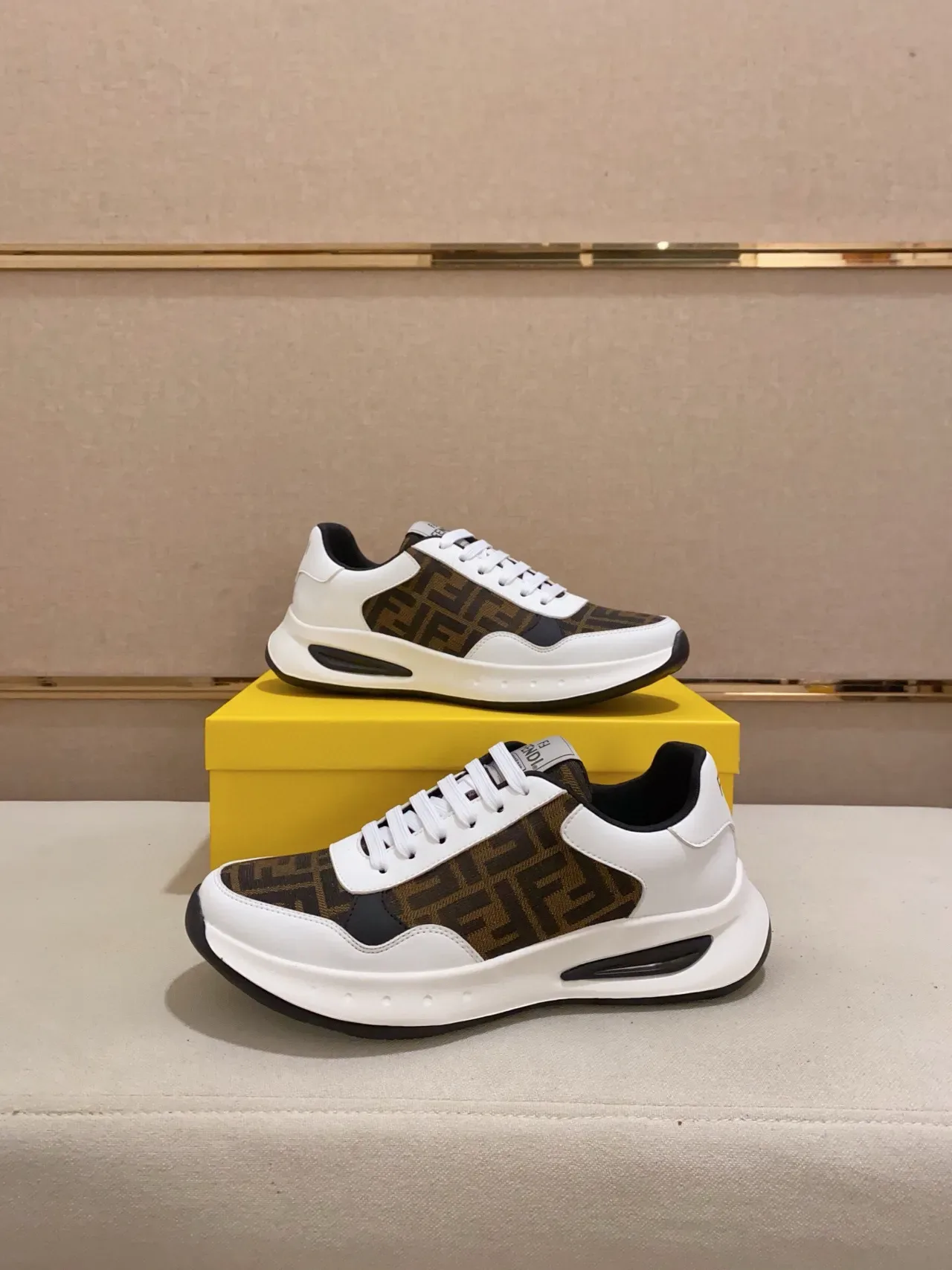Fendi Mania Zapatillas Chunky Blancas y Marrones con upper monogramado y suela Air-Cushion 7