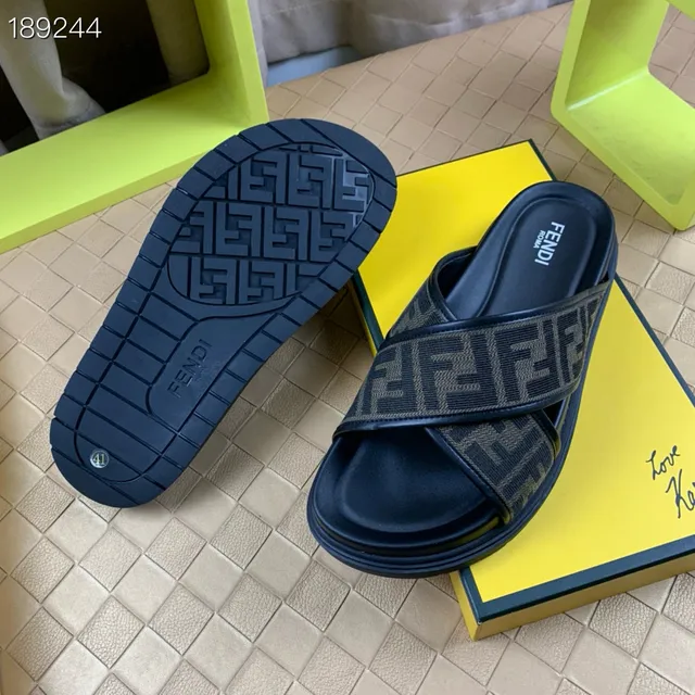 Fendi Slide Preto e Bege Tira Cruzada Tecido Monograma Chinelos 2