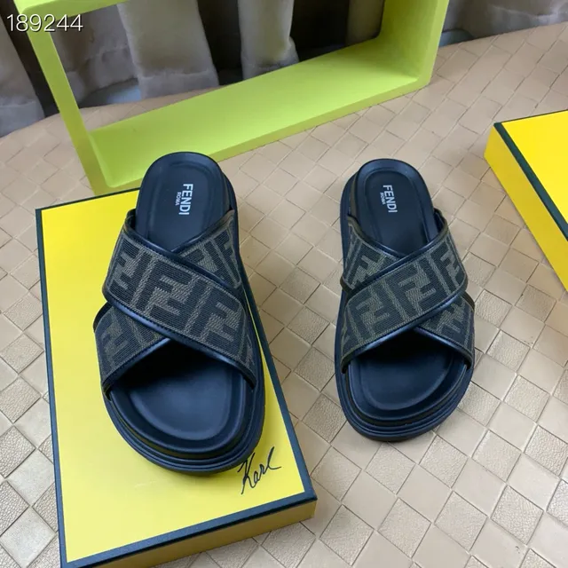 Fendi Slide Preto e Bege Tira Cruzada Tecido Monograma Chinelos 3
