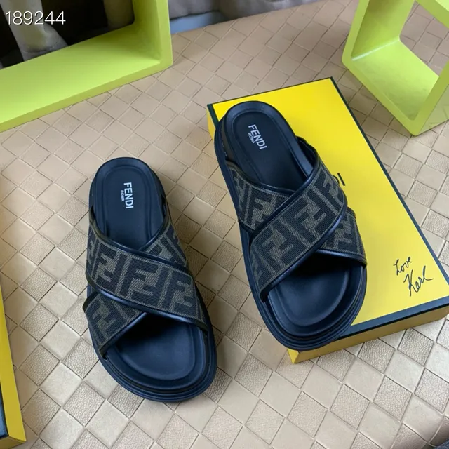 Fendi Slide Preto e Bege Tira Cruzada Tecido Monograma Chinelos 4