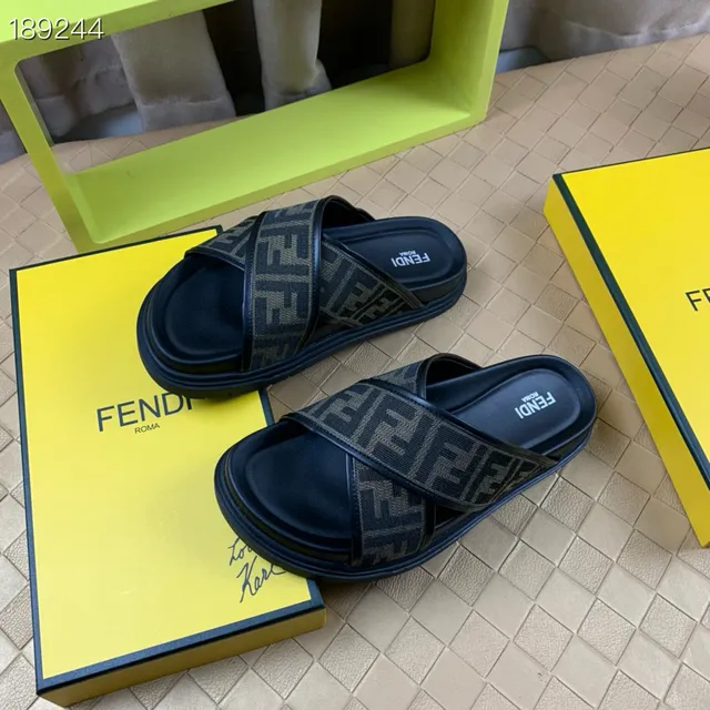 Fendi Slide Preto e Bege Tira Cruzada Tecido Monograma Chinelos 5