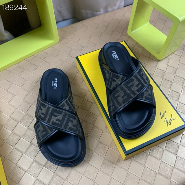 Fendi Slide Preto e Bege Tira Cruzada Tecido Monograma Chinelos 7