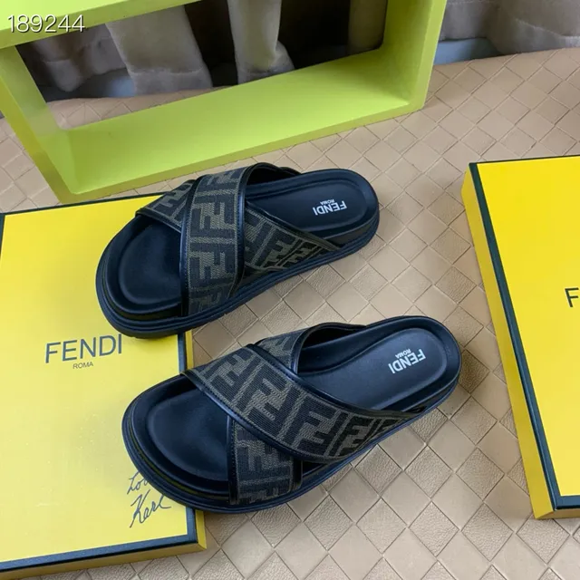 Fendi Slide Preto e Bege Tira Cruzada Tecido Monograma Chinelos 8