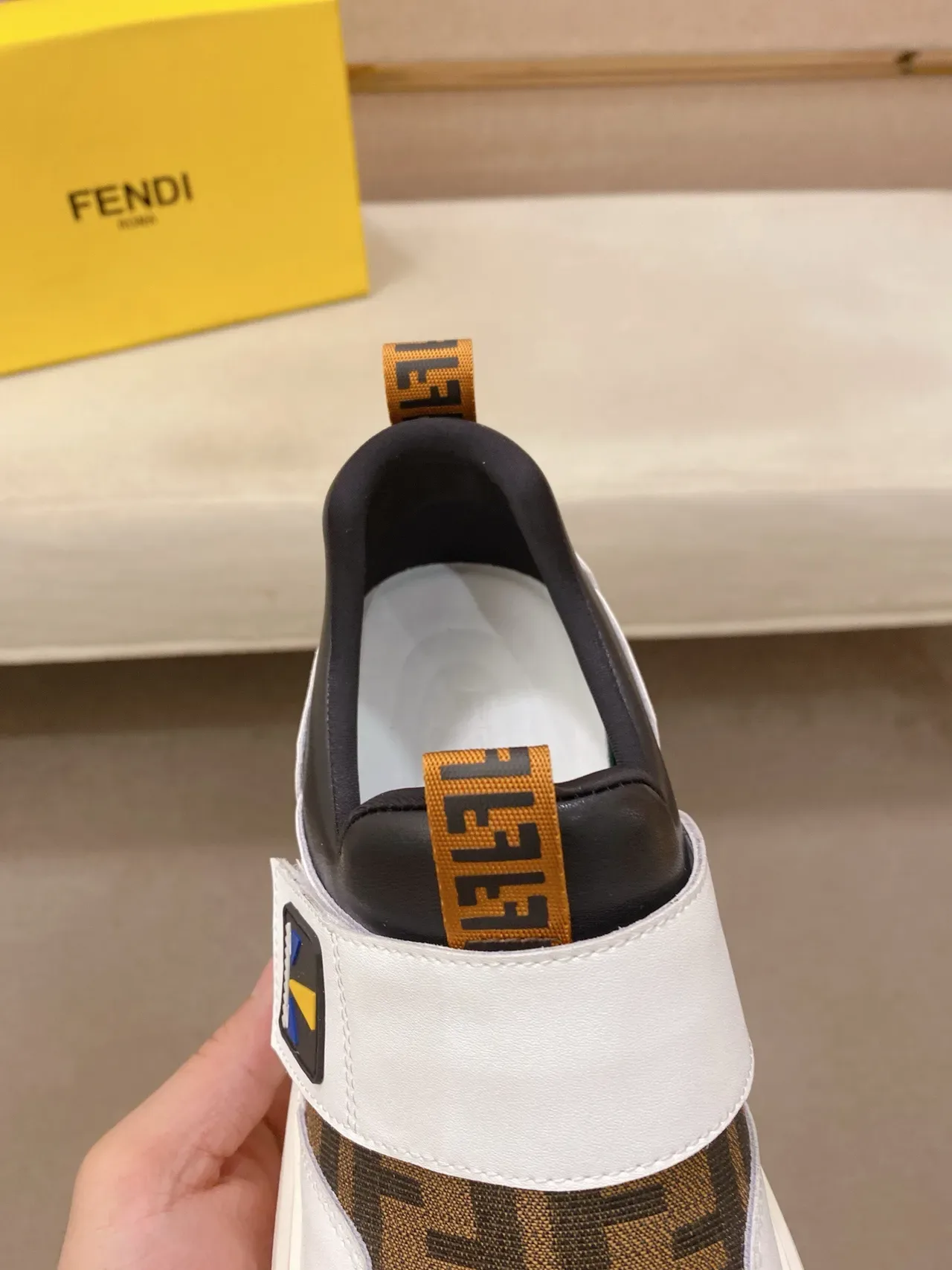 Fendi baskets lifestyle blanches et brunes slip-on monogrammées 6
