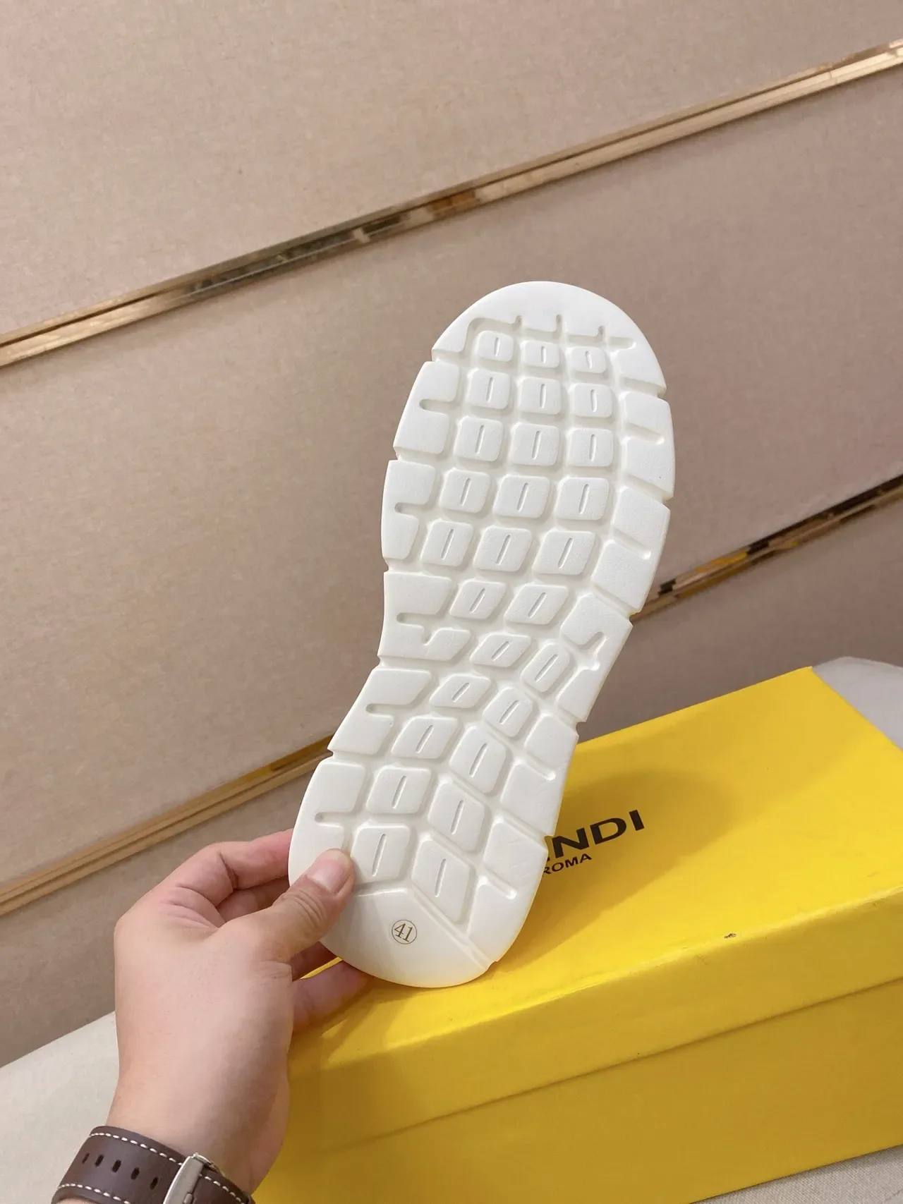 Fendi baskets lifestyle blanches et brunes slip-on monogrammées 9