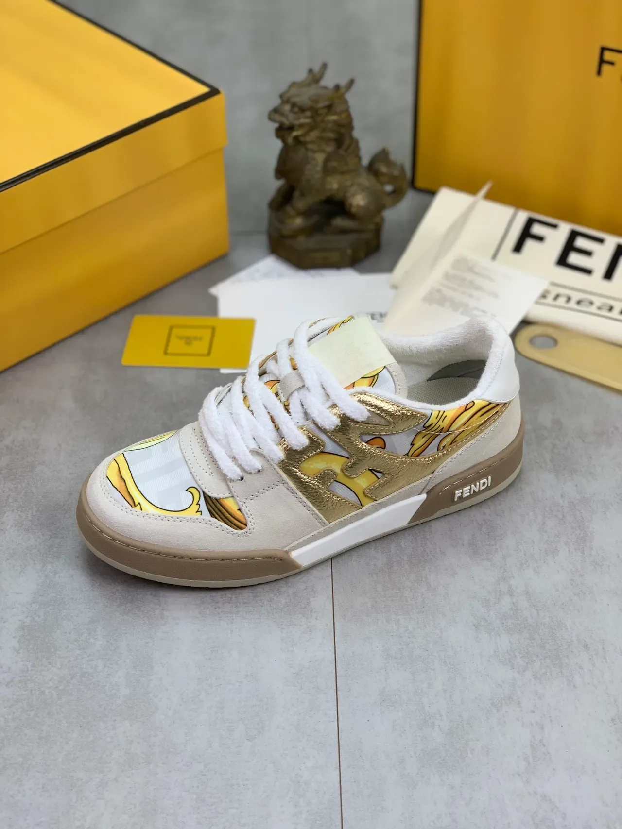 Fendi सफेद सोने का लो-टॉप मिक्स्ड-मटेरियल लाइफस्टाइल स्नीकर 4