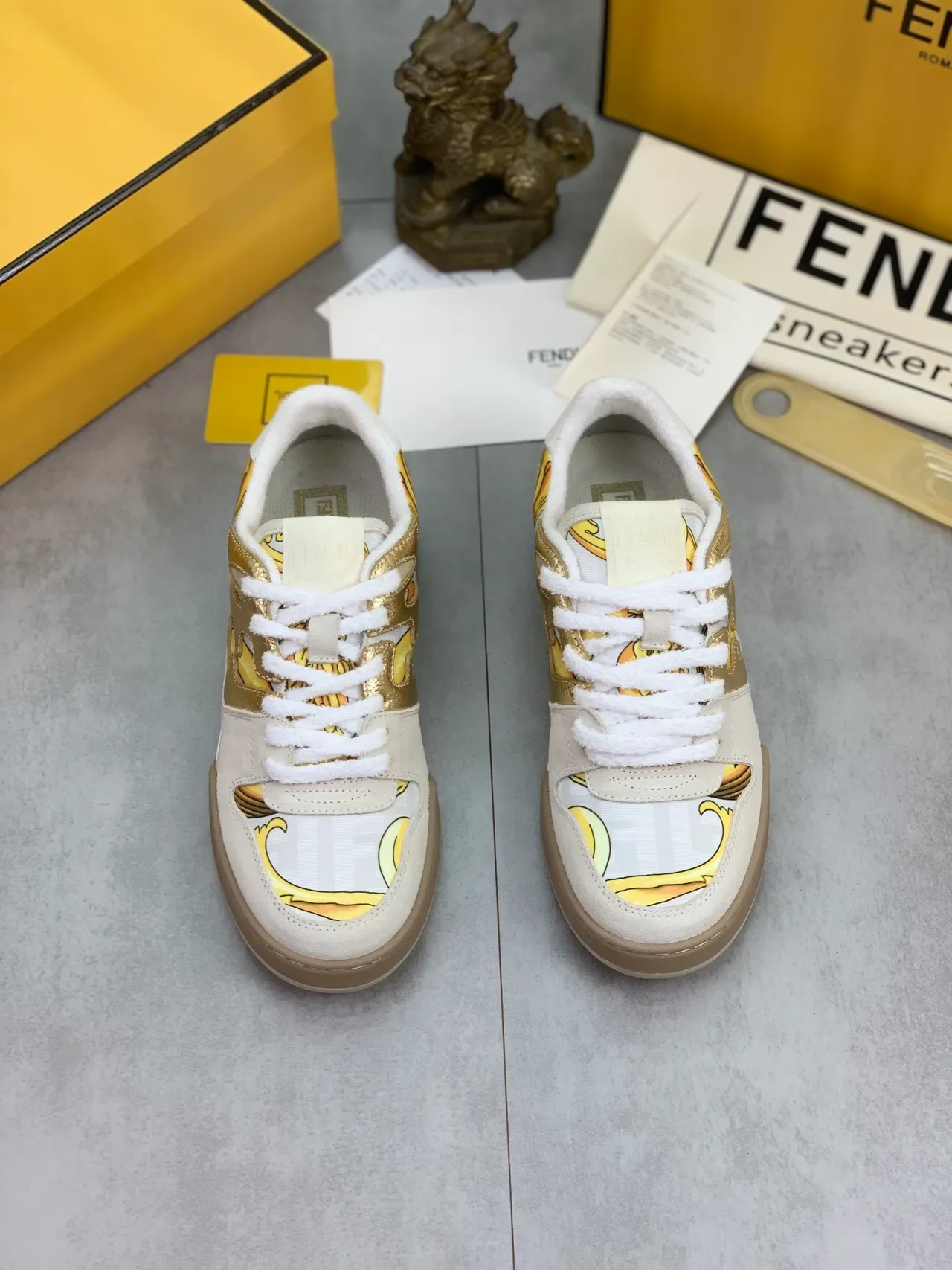 Fendi सफेद सोने का लो-टॉप मिक्स्ड-मटेरियल लाइफस्टाइल स्नीकर 5