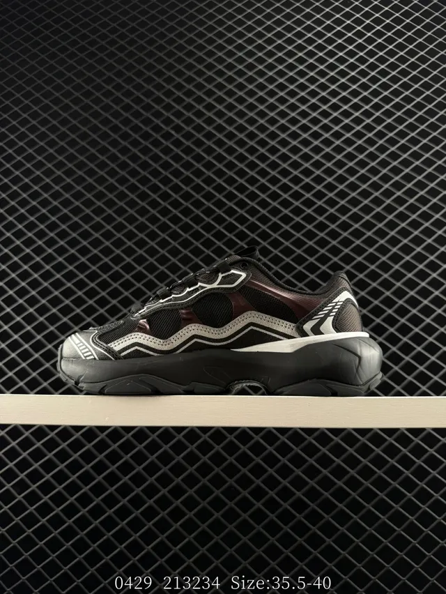 Fila Fusion Chaussures chunky motif ondulé noir et rose 5