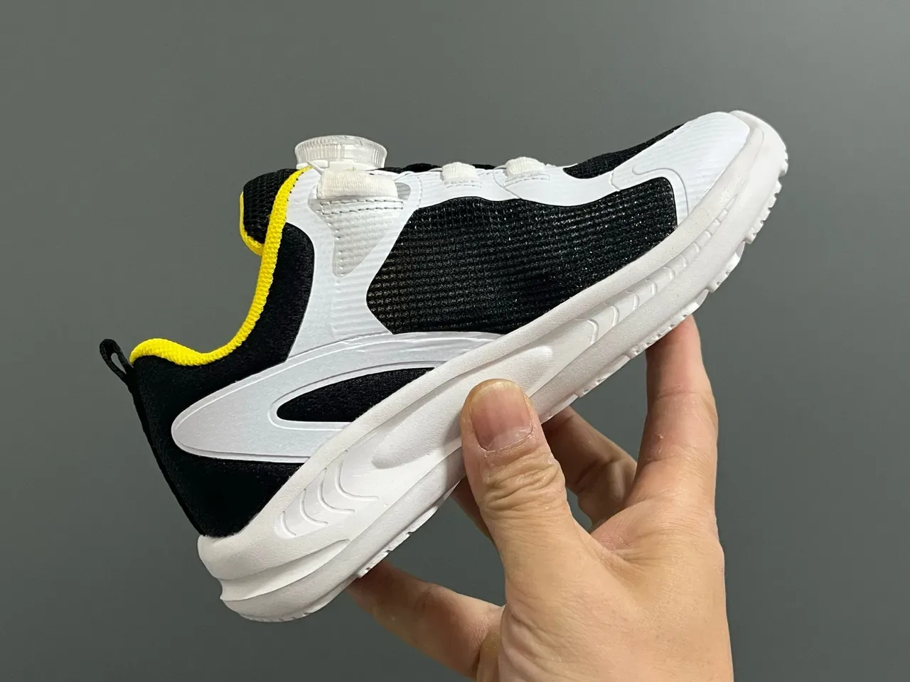 Fila White Black Mesh Upper Dial-Lock Closure Lifestyle Sneakers 12