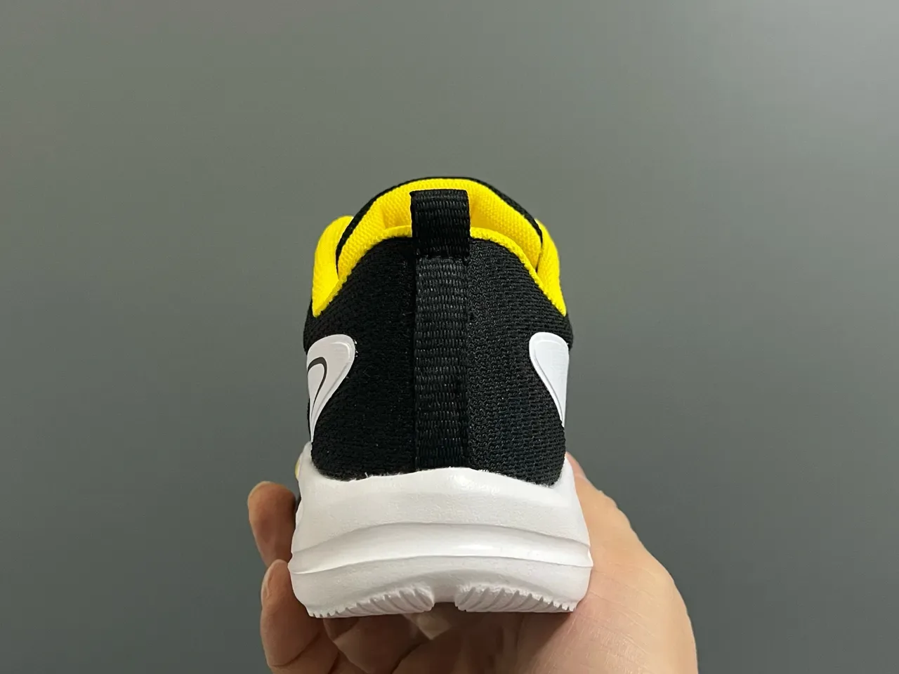 Fila White Black Mesh Upper Dial-Lock Closure Lifestyle Sneakers 15