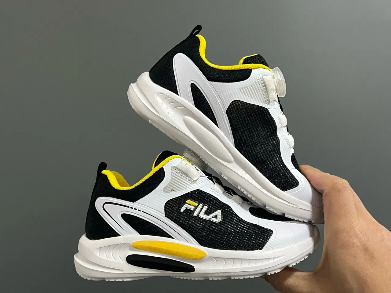 Fila White Black Mesh Upper Dial-Lock Closure Lifestyle Sneakers 16