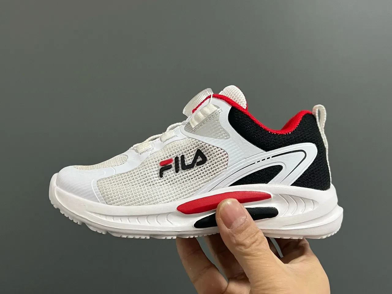Fila White Black Mesh Upper Dial-Lock Closure Lifestyle Sneakers 21