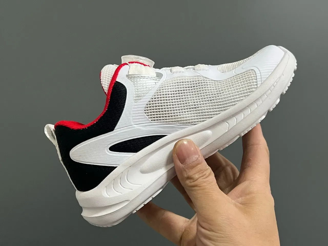 Fila White Black Mesh Upper Dial-Lock Closure Lifestyle Sneakers 22
