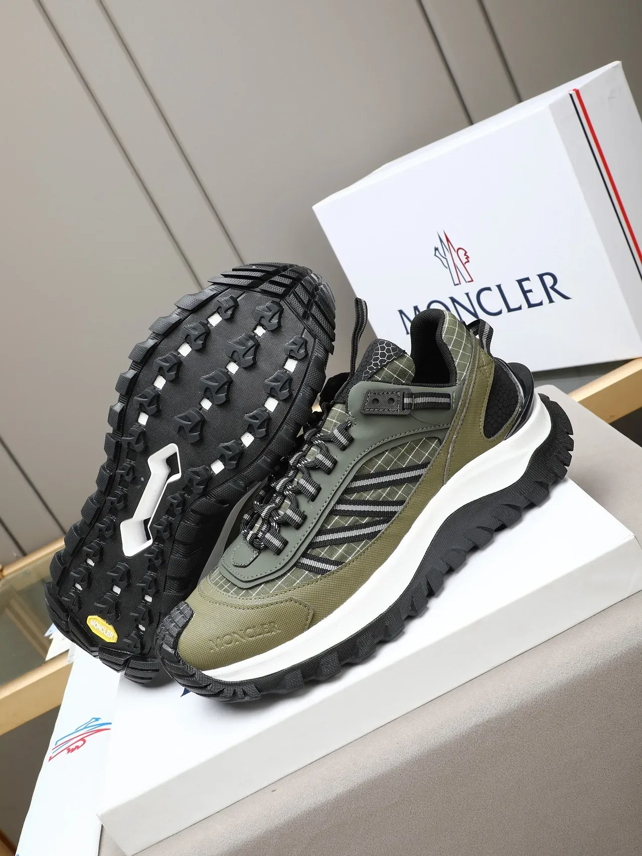 Army Green Black Chunky Sole Mesh And Synthetic Overlay Upper Sneakers 4