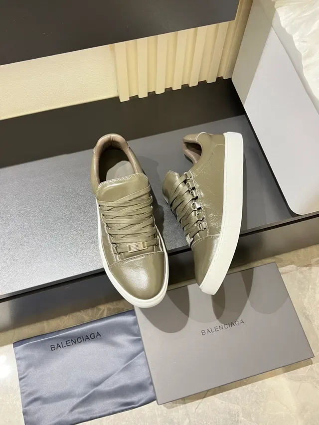 军绿色 白色 哑光仿皮革鞋面 橡胶杯底 运动鞋 4