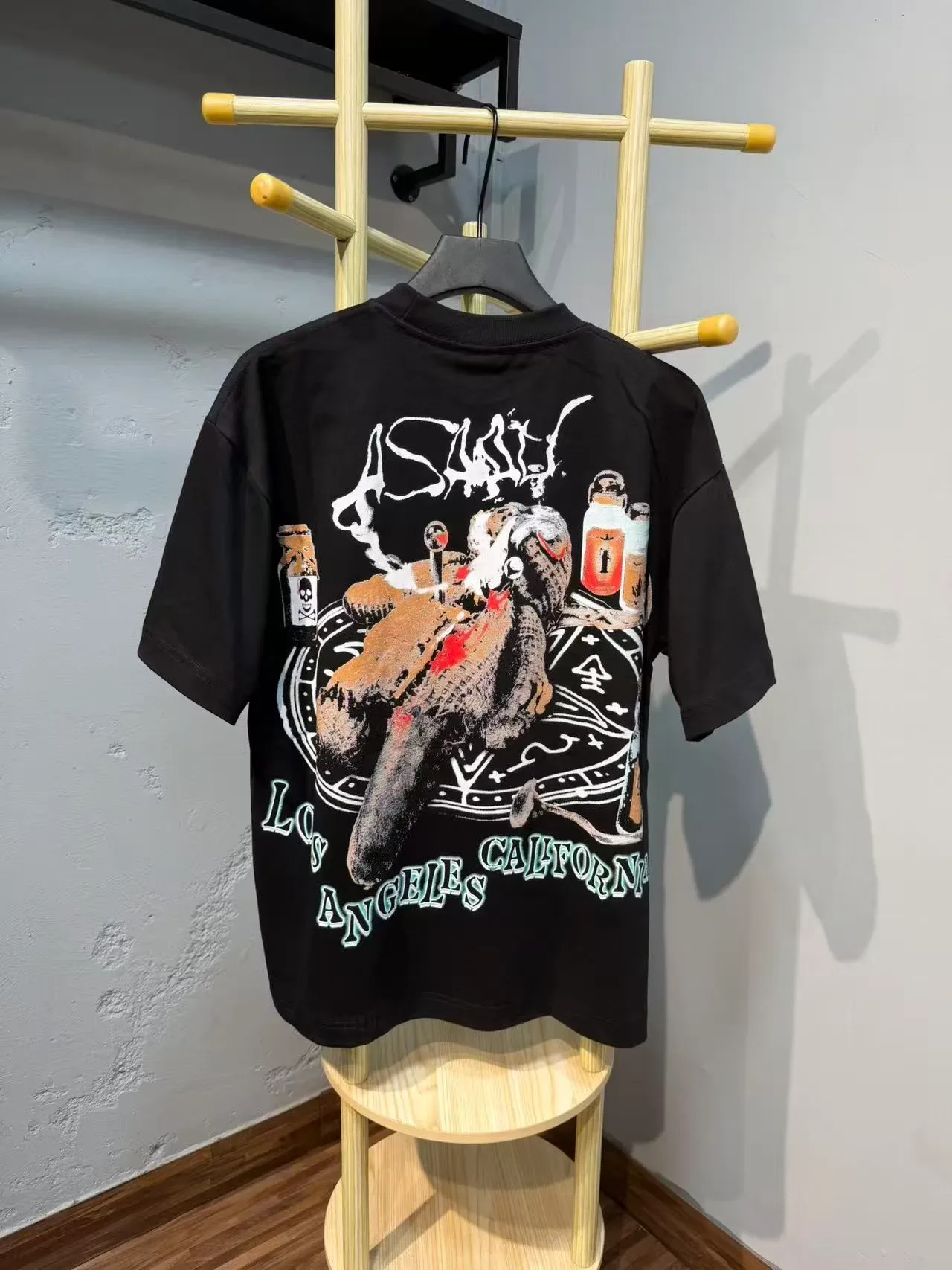 T-shirt graphique Asaali Jean Co Voodoo Los Angeles Californie 6
