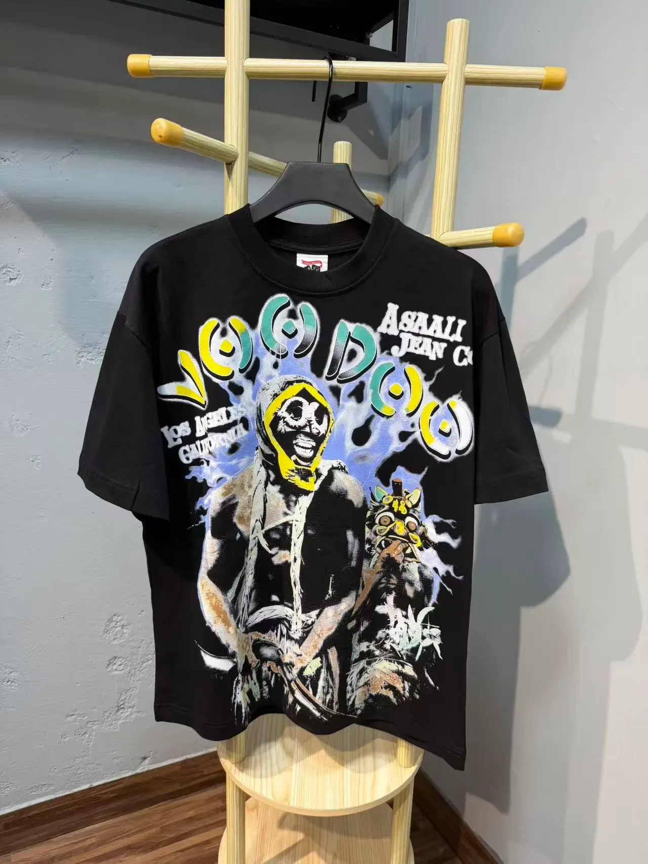 T-shirt graphique Asaali Jean Co Voodoo Los Angeles Californie 7
