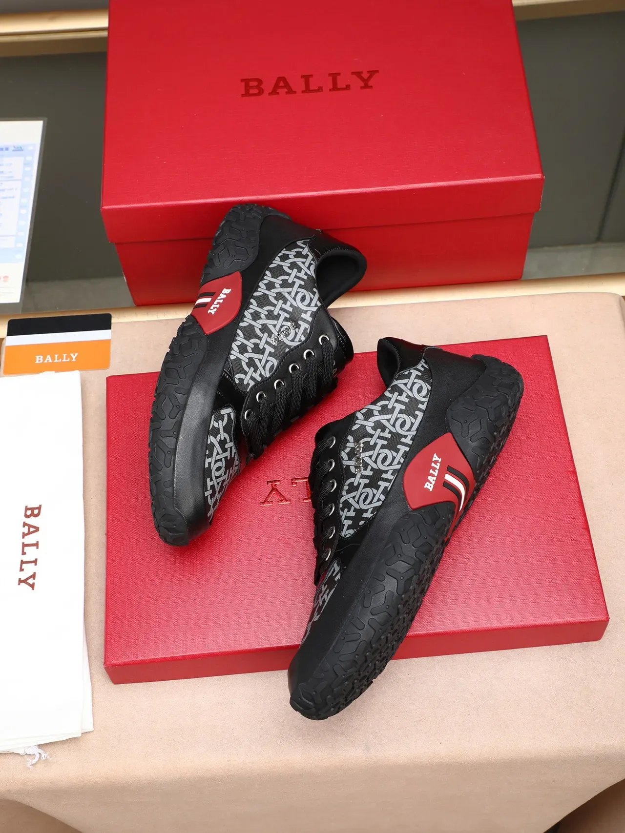 Bally Monogram-Print Sneakers Lifestyle Noir et Rouge 3