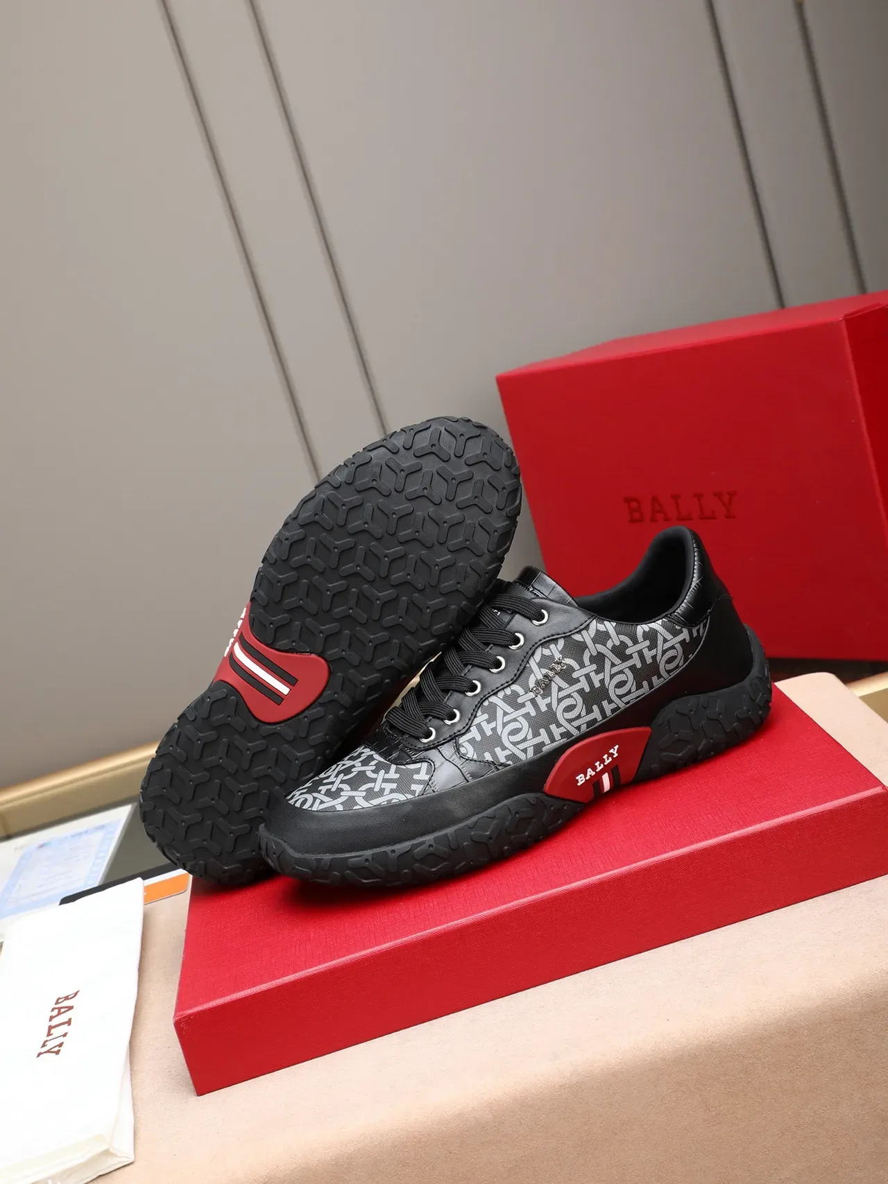 Bally Monogram-Print Sneakers Lifestyle Noir et Rouge 5