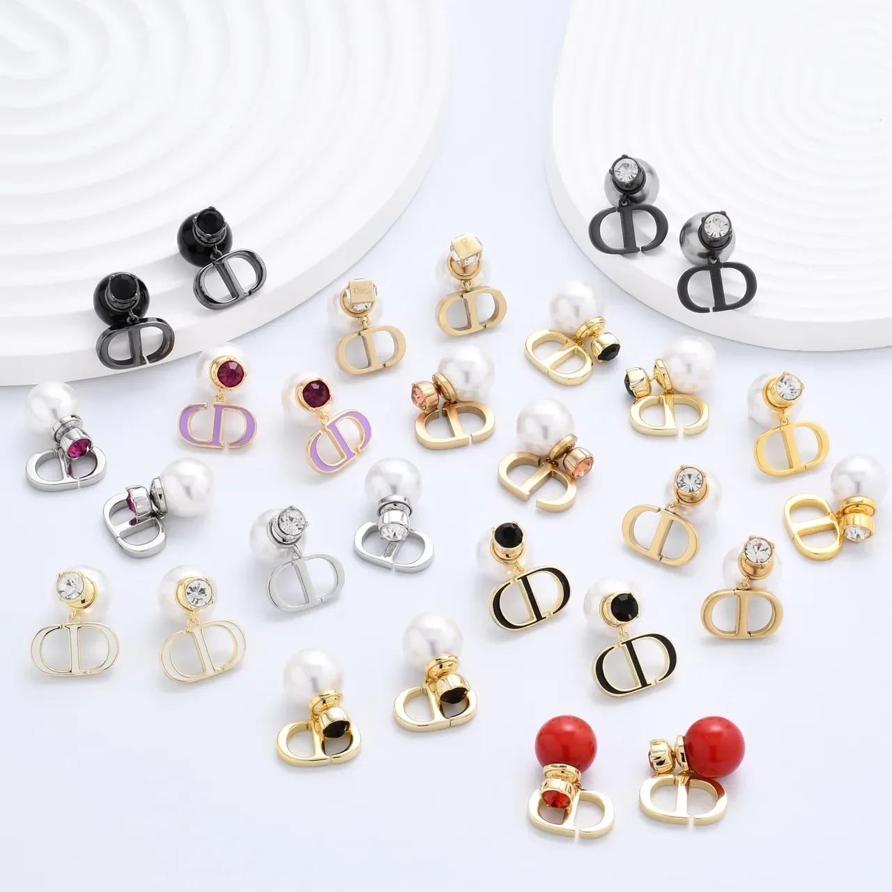 Boucles d'oreilles à motif abeille avec perles et résine 2