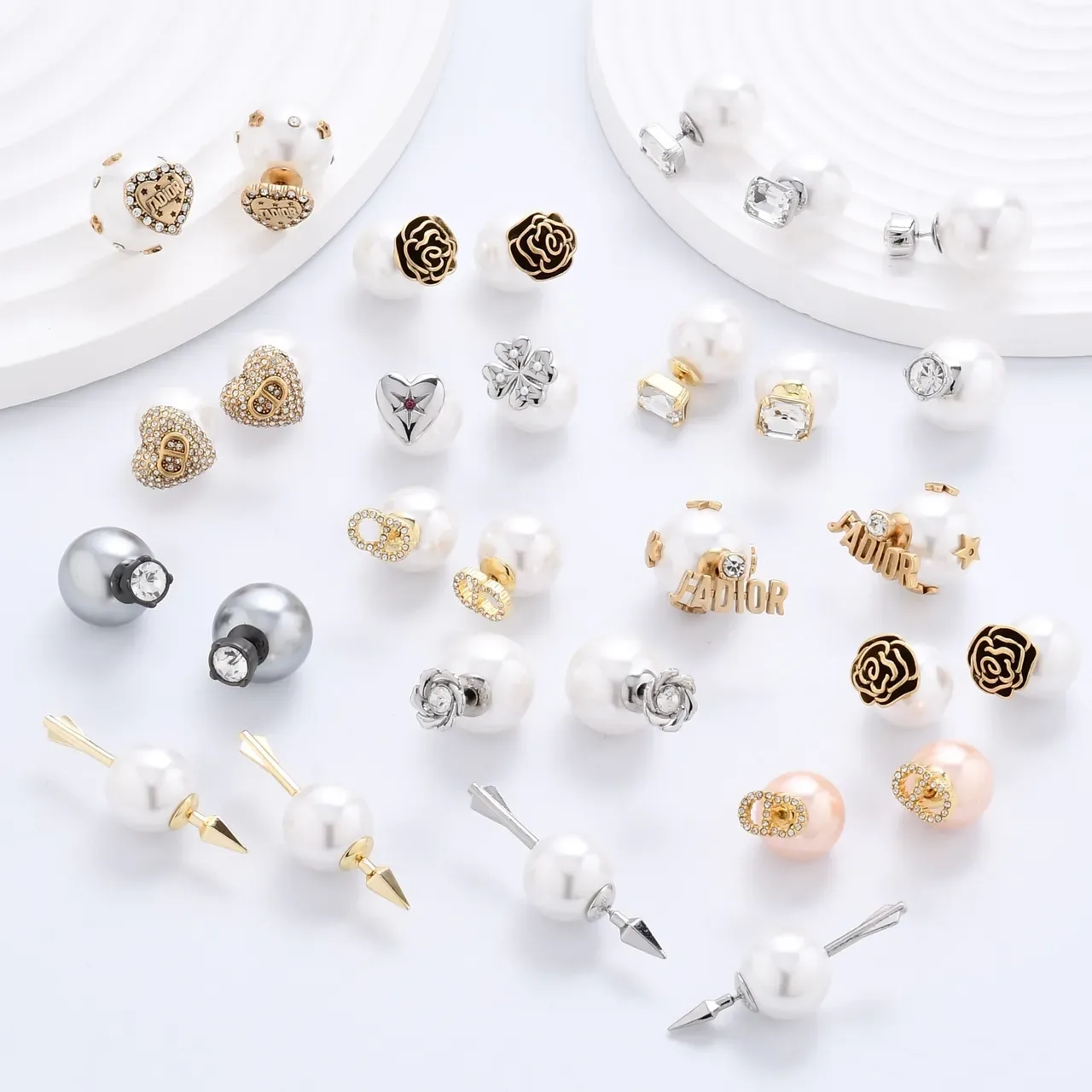 Boucles d'oreilles à motif abeille avec perles et résine 3