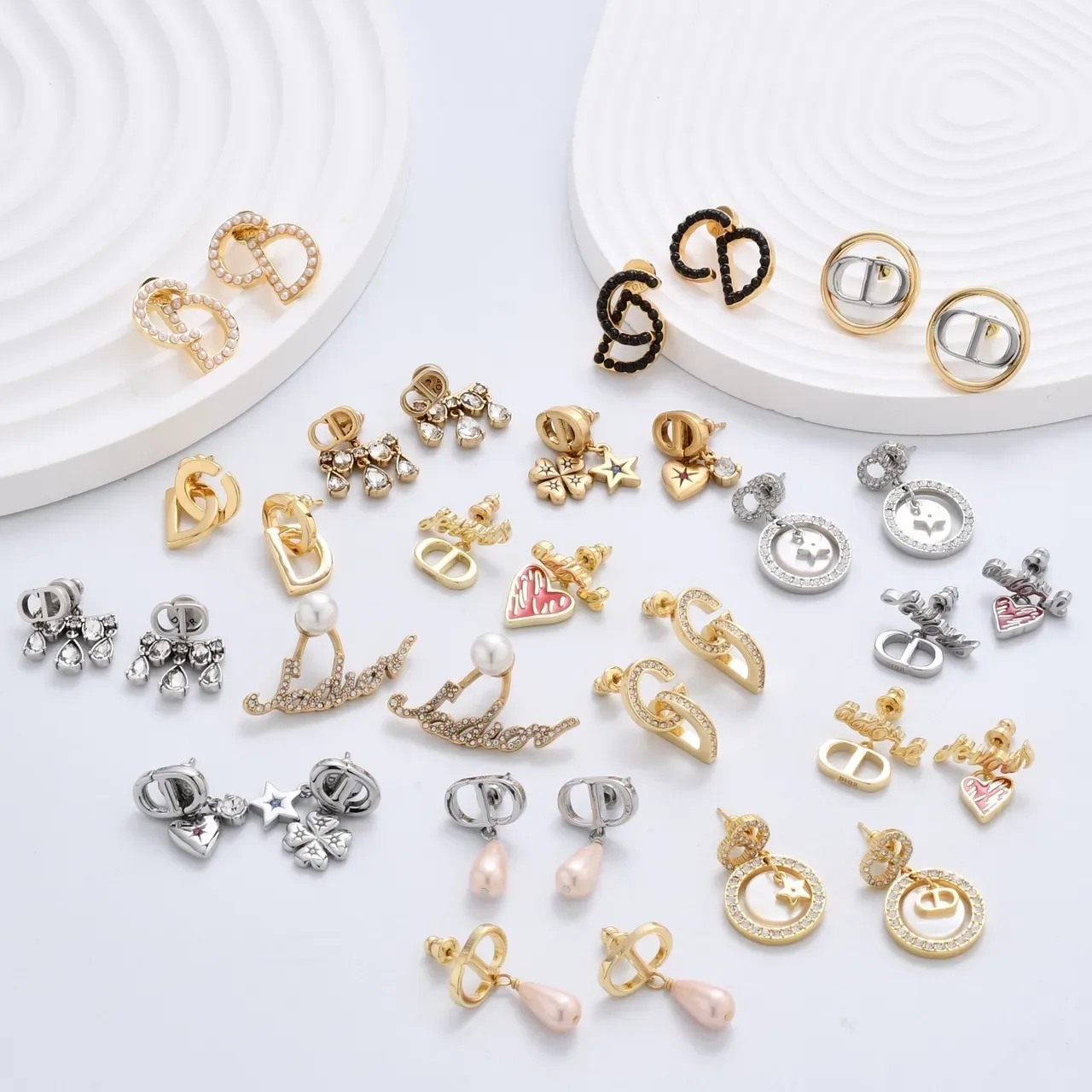 Boucles d'oreilles à motif abeille avec perles et résine 5