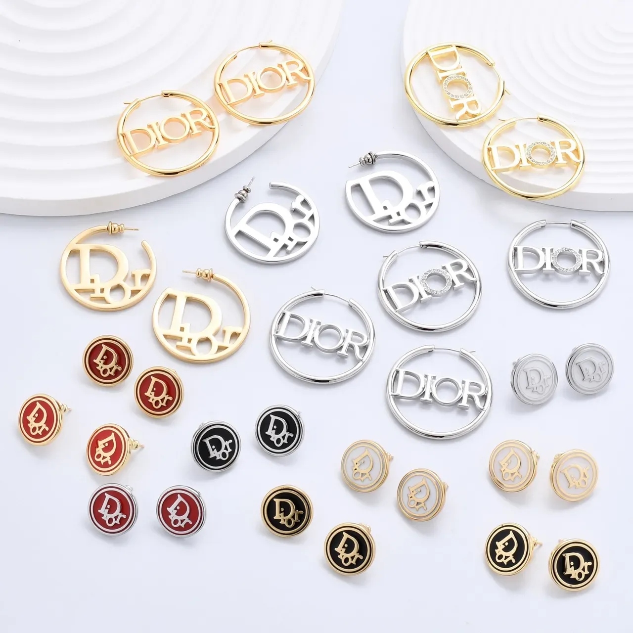 Boucles d'oreilles à motif abeille avec perles et résine 6