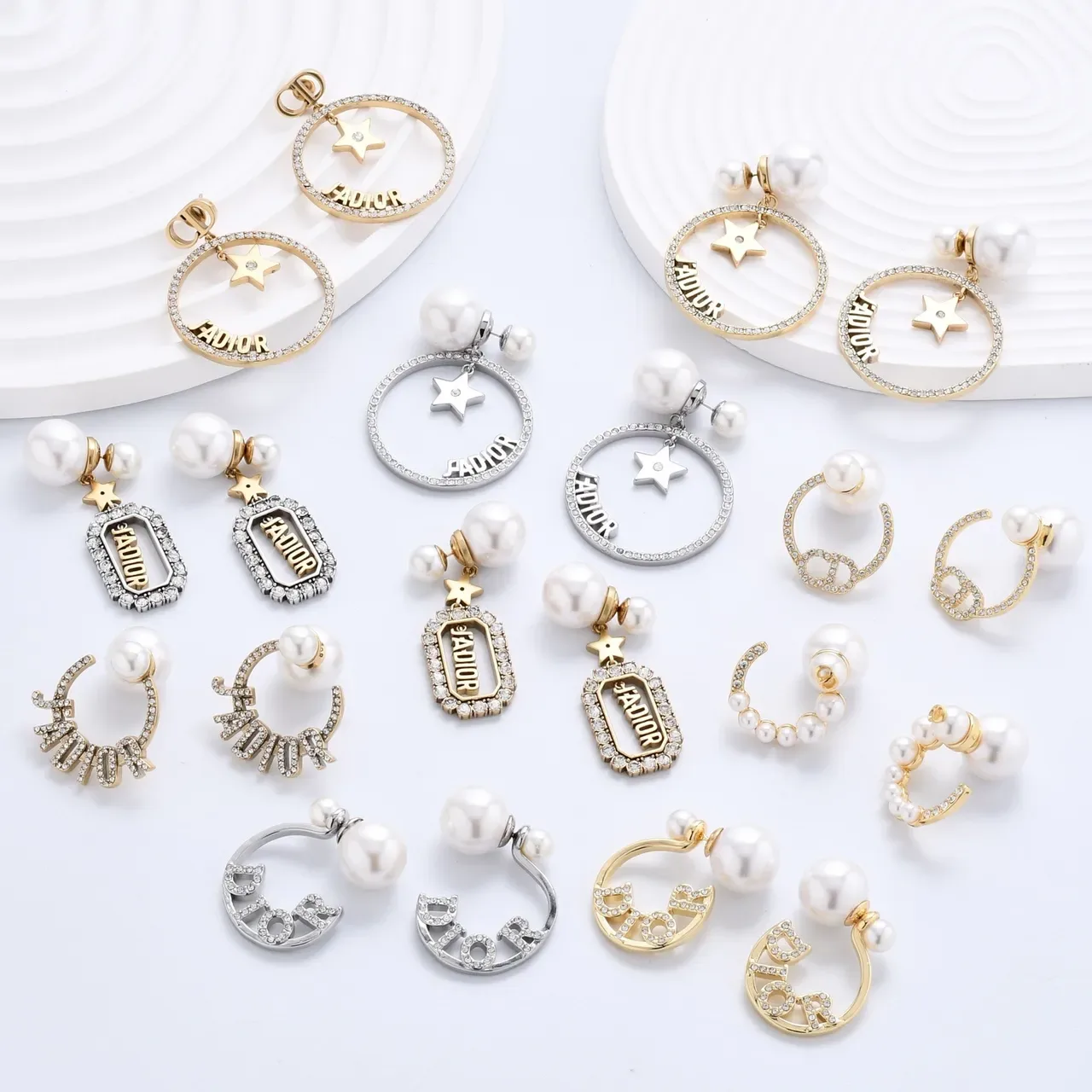Boucles d'oreilles à motif abeille avec perles et résine 7