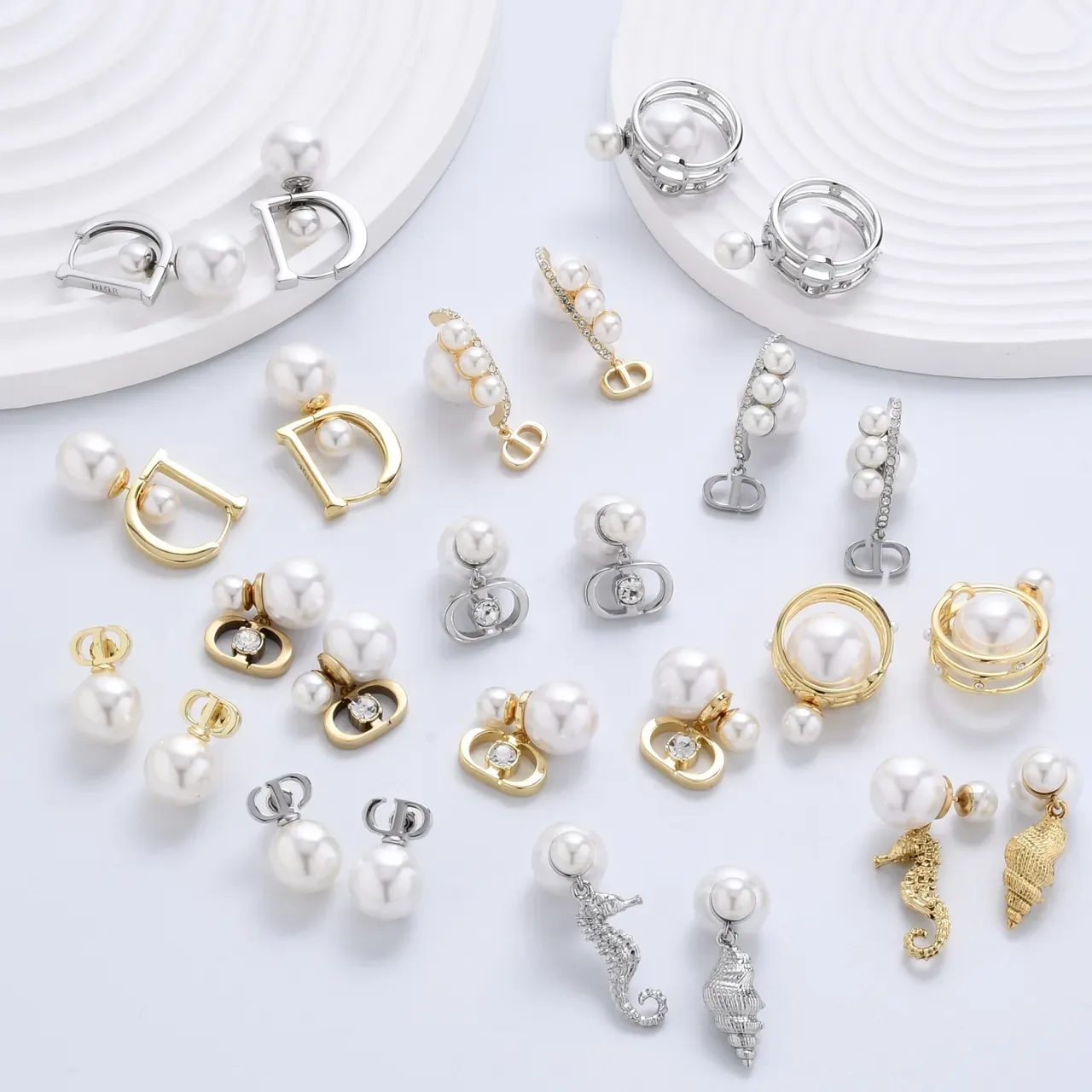 Boucles d'oreilles à motif abeille avec perles et résine 8