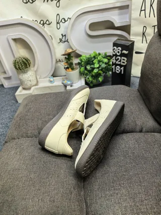 Zapatos Mary Jane Beige Negro con Correa en T y Cierre de Hebilla 6