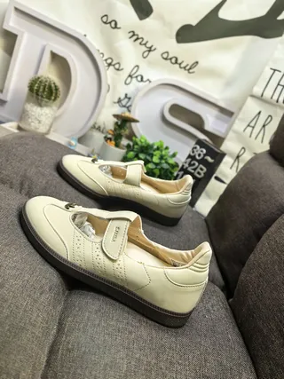 Zapatos Mary Jane Beige Negro con Correa en T y Cierre de Hebilla 7