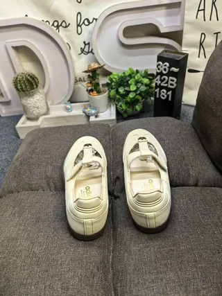 Zapatos Mary Jane Beige Negro con Correa en T y Cierre de Hebilla 8