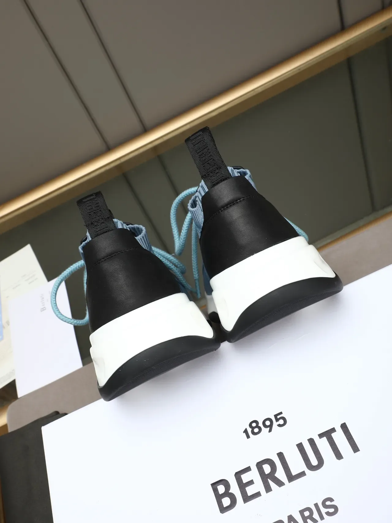 Berluti حذاء رياضي أزرق أسود نسيج علوي لوحة كعب متباين 3