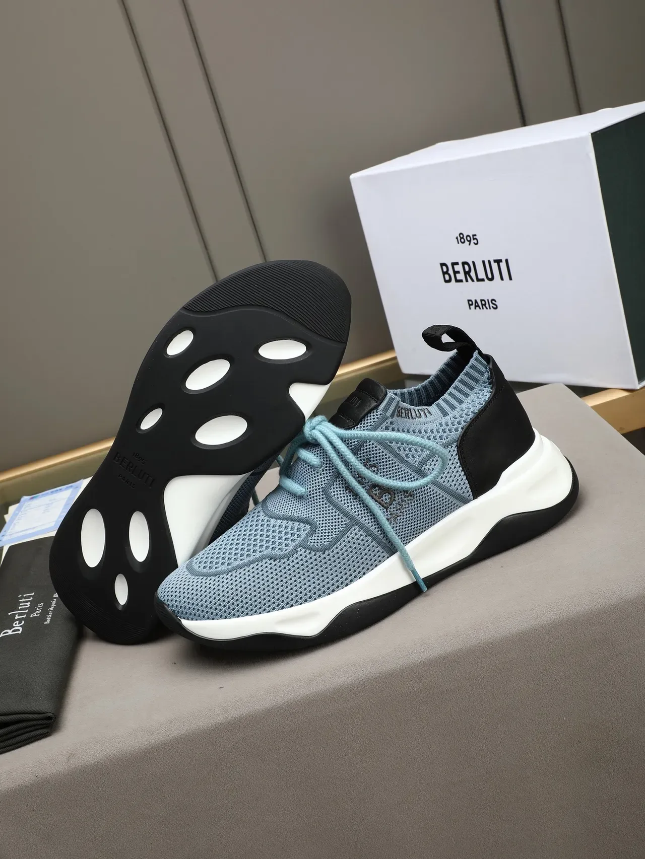 Berluti حذاء رياضي أزرق أسود نسيج علوي لوحة كعب متباين 4