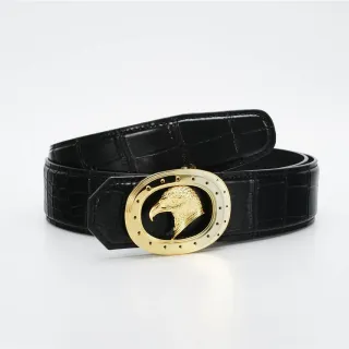 Cinto de couro preto e dourado com fivela ovalada de águia com relevo de crocodilo