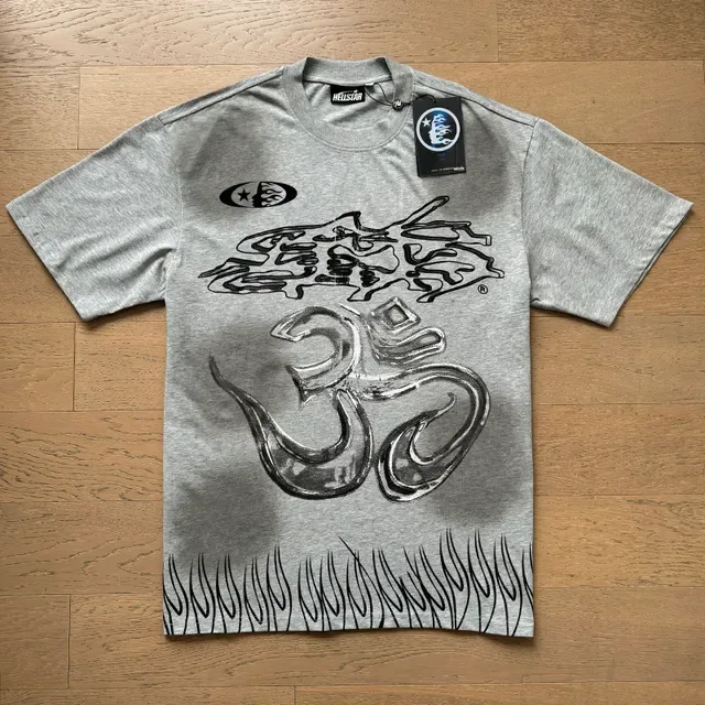 Black Graphic Om Symbol Flame-Hem T-Shirt 8