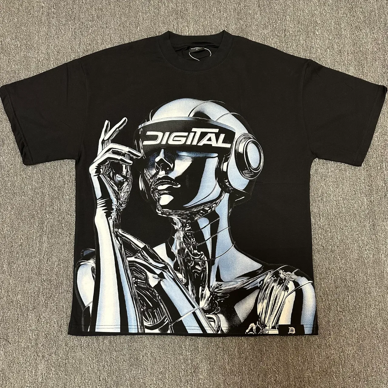 Black Graphic-Print Metallic Silver Robot Illustration T-Shirt 6